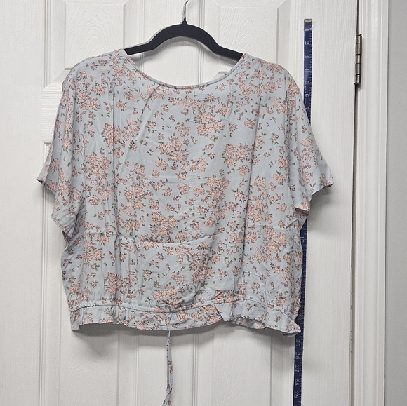 Juniors SHort Sleeve Top - Picture 4 of 5